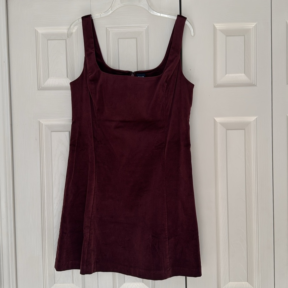 Elegant Burgundy Sleeveless Dress